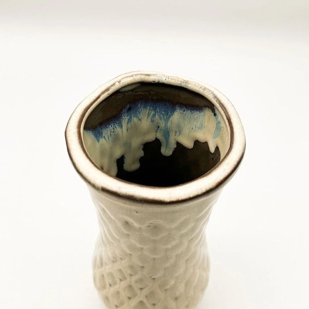 Art Pottery earthy quietly